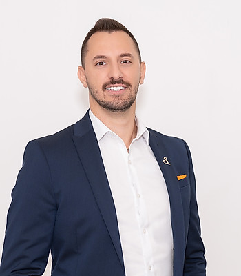 Portrait of Sacha Zivulovic, Digital Marketing Coordinator .